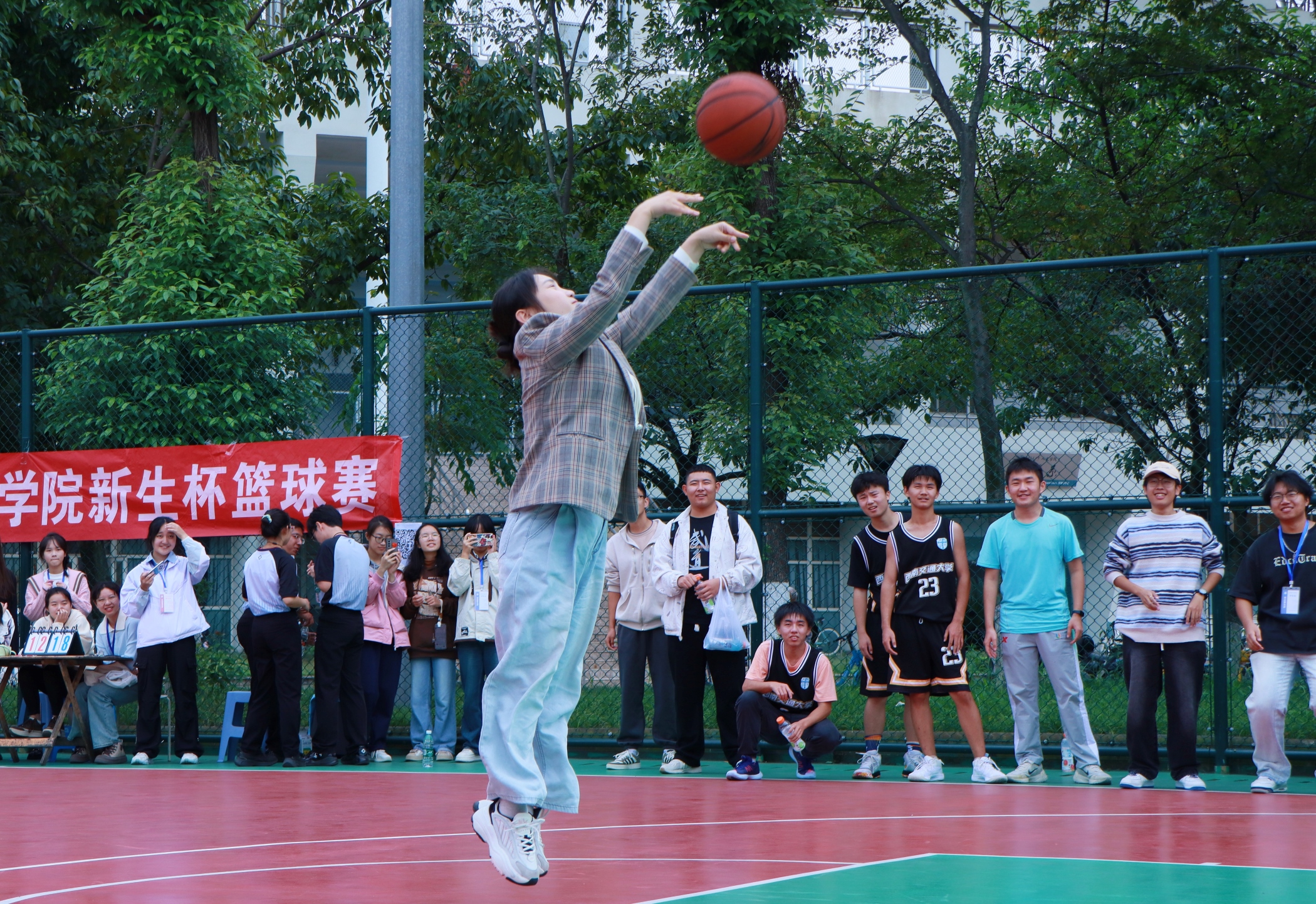 专业球员的篮球技艺在场上独领风骚的简单介绍